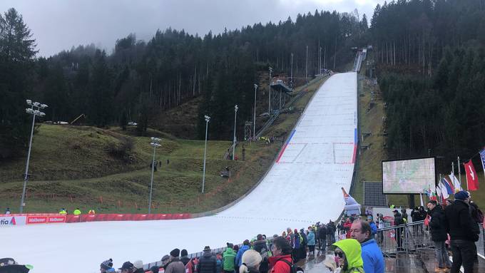 Schweizer Skispringen in Engelberg im Mittelfeld