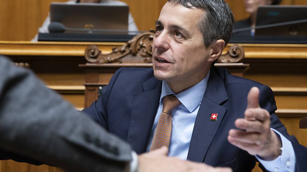 Aussenminister Ignazio Cassis wird den Uno-Migrationspakt im Parlament vertreten. Am Mittwoch hat der Bundesrat die Botschaft dazu verabschiedet. (Archivbild)
