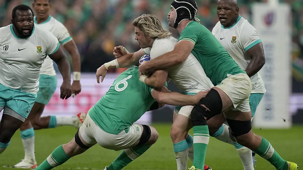 Der Südafrikaner Faf de Klerk wird von den Iren in die Mangel genommen