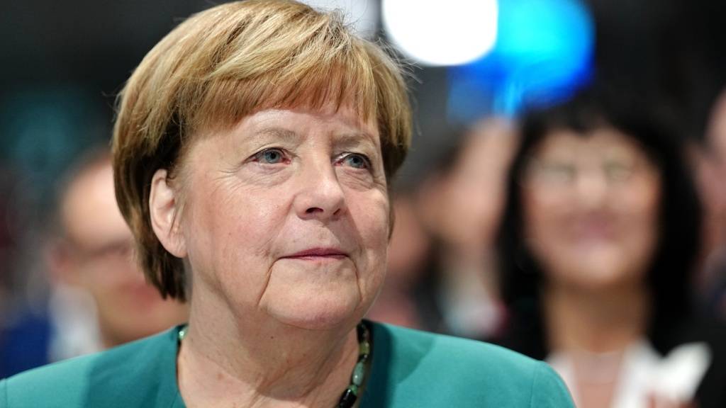 ARCHIV - Angela Merkel (CDU), ehemalige Bundeskanzlerin, aufgenommen nach der Rede von Bundeskanzler Merz beim CDU-Bundesparteitag. Foto: Kay Nietfeld/dpa