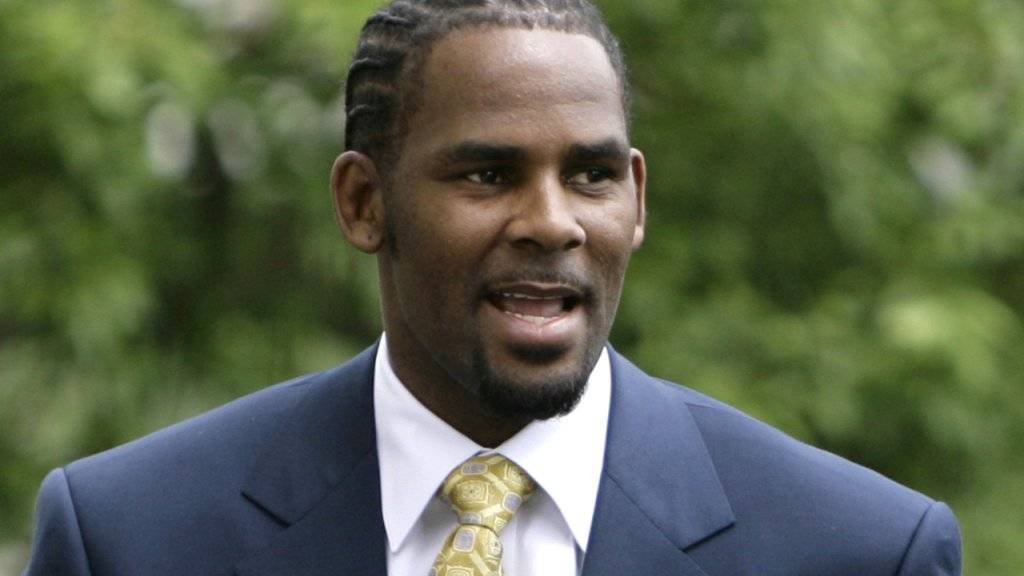 Der US-Sänger R. Kelly wird von der Staatsanwaltschaft in Chicago des schweren sexuellen Missbrauchs von Minderjährigen beschuldigt. (Archivbild)