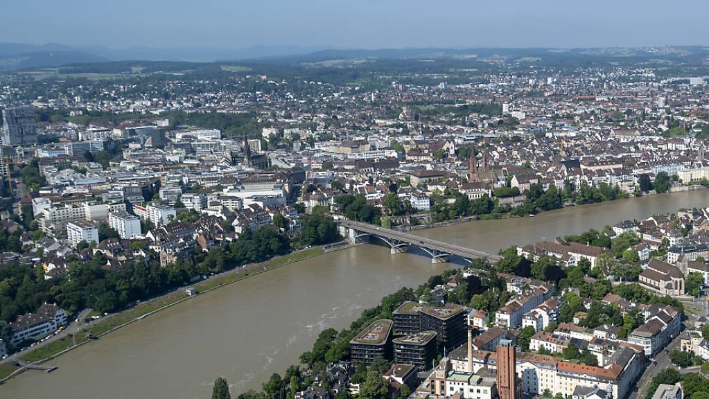 Blick vom 49 Stockwerk aus auf die winzig wirkenden restlichen Bauten der Stadt Basel.