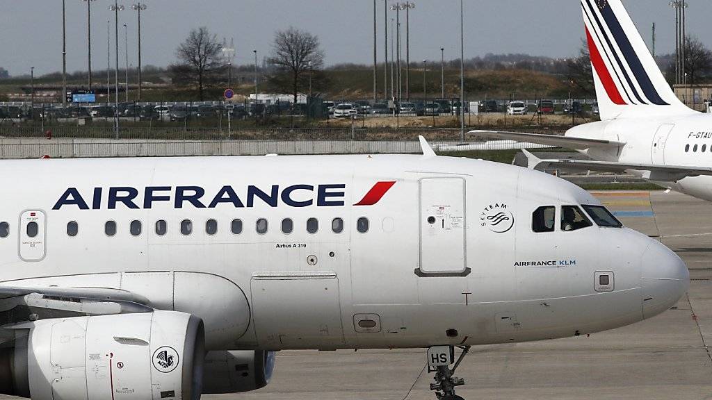 Öko-Steuer auf Flugtickets: Für Flüge, die in Frankreich starten, sollen ab kommendem Jahr  je nach Klasse und Flugziel 1,50 Euro bis 18 Euro fällig werden. (Archivbild)
