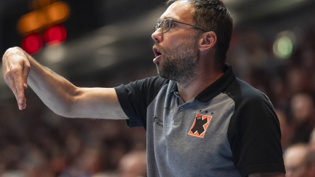 Anweisungen befolgt und mit Sieg in die Playoffs gestartet: die Kadetten mit Cheftrainer Hrvoje Horvat