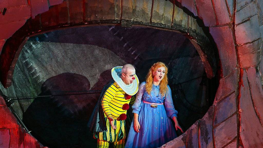 Musikalische Höhepunkte der Oper «Rigoletto» an den Bregenzer Festspielen waren die Duette. Etwa zwischen der französischen Sopranistin Mélissa Petit, in der Rolle der Gilda, und dem bulgarischen Bariton Vladimir Stoyanov, als Titelheld Rigoletto.
