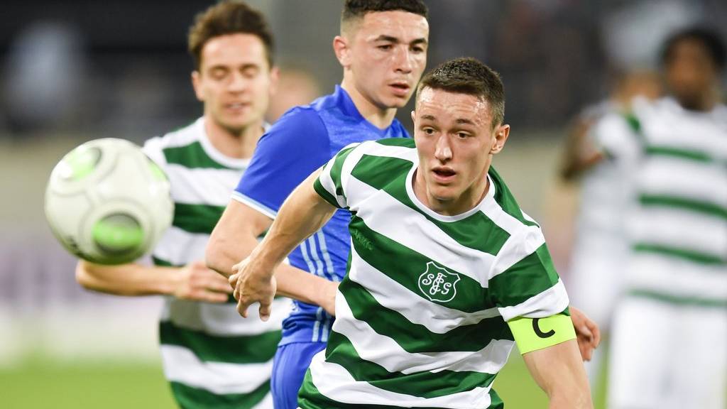 Der FCSG mit Captain Silvan Hefti (vorne) trifft beim Super-League-Saisonauftakt auf den FC Luzern. (Archivbild)