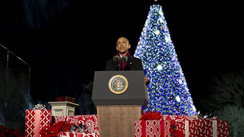 US-Präsident Barack Obama vor dem Weihnachtsbaum in Washington.