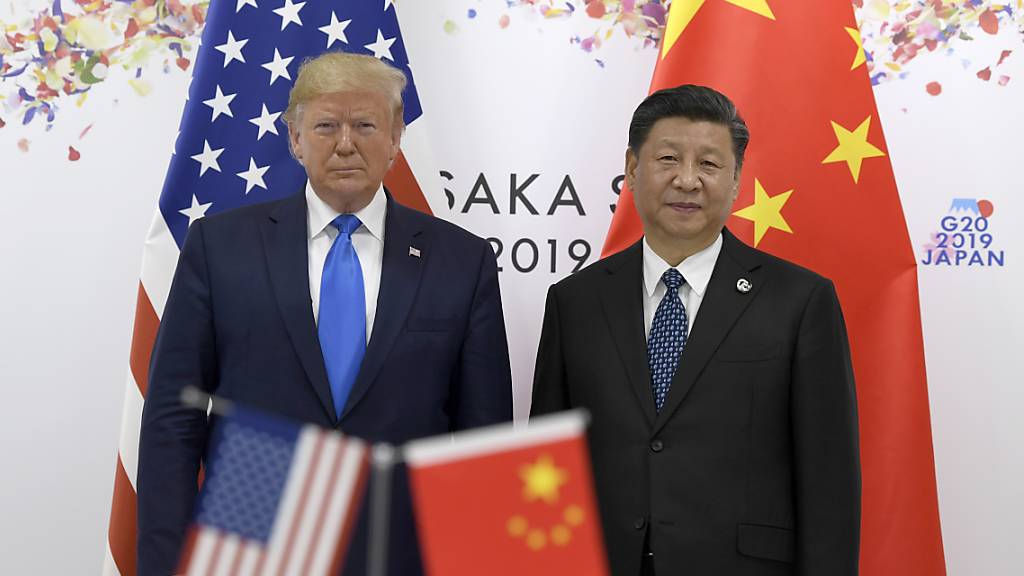 Die Spannungen zwischen China und den USA nehmen zu. Der chinesische Präsident Xi Jingping (rechts) fordert den amerikanischen Präsidenten Donald Trump auf, die Schulden bei der Uno zu begleichen. (Archivbild)