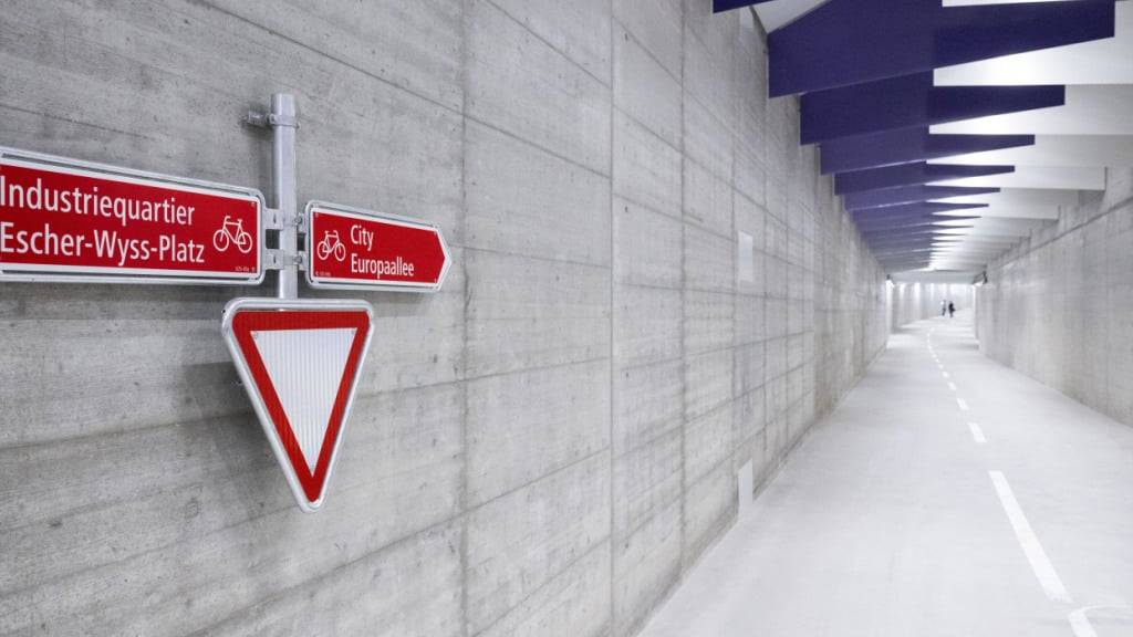 Der Tunnel für Velos unter dem Zürcher Hauptbahnhof wird am Donnerstag offiziell eröffnet.