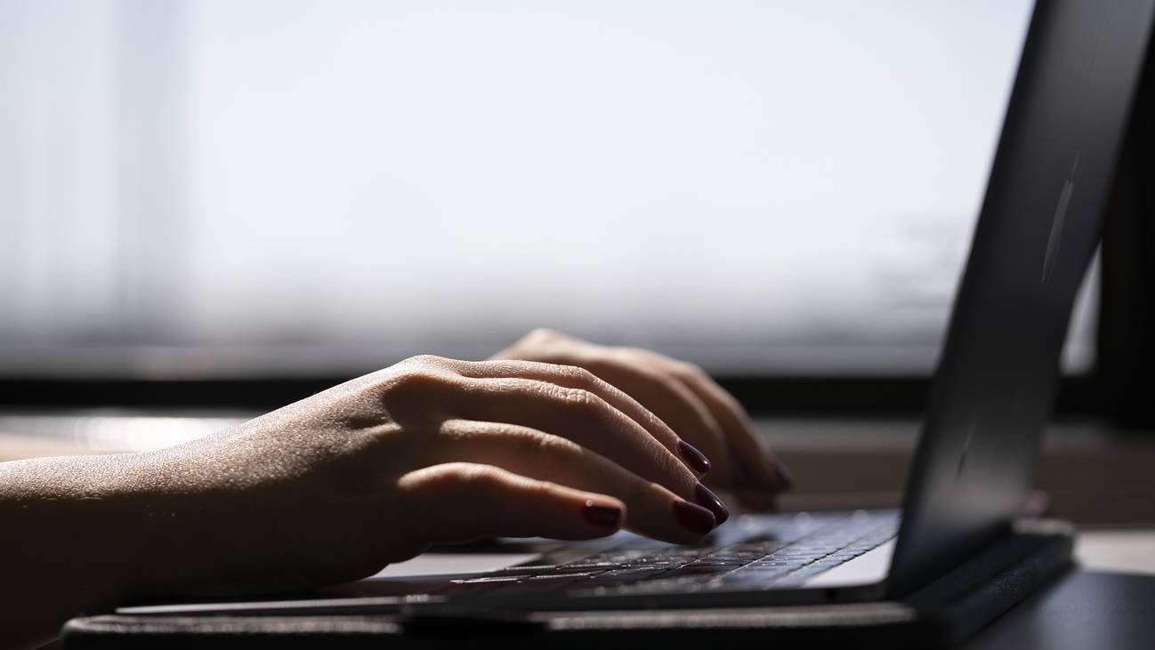 Eine Reportage über das Darknet gab für einen 38-Jährigen den Anstoss, sich Dateien mit kinder- und tierpornografischen Inhalten zu beschaffen.