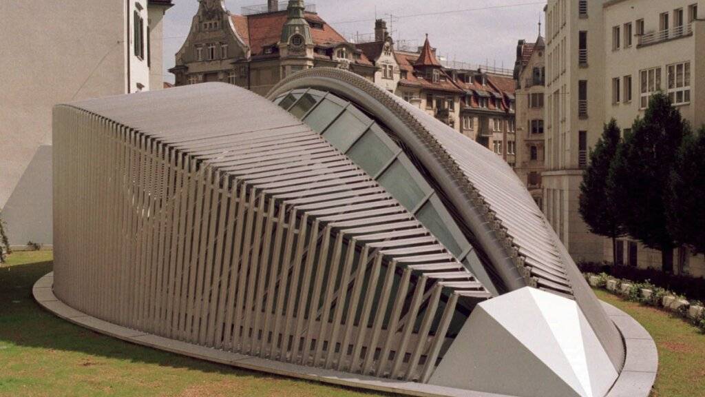 Die St. Galler Notruf- und Einsatzzentrale ist aus dem markanten Gebäude beim Klosterhof ausgezogen, das der Architekt Santiago Calatrava entworfen hatte. (Archivbild)