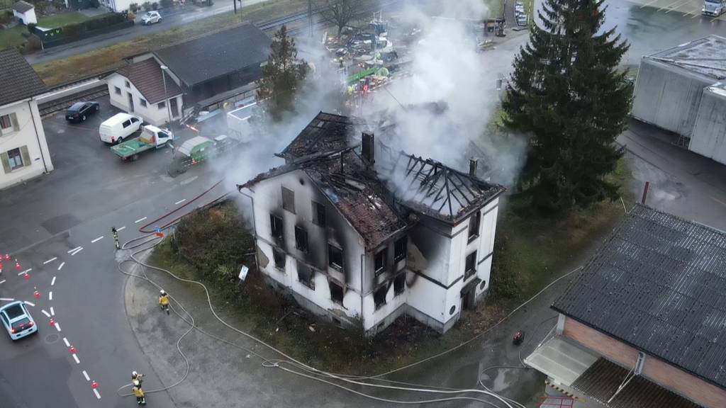 Grosseinsatz in Egnach (TG): Leerstehendes Haus komplett abgebrannt
