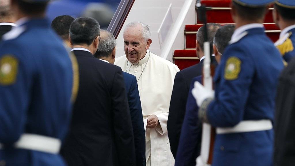 Papst Franziskus bei seiner Ankunft in Aserbaidschans Hauptstadt  Baku.