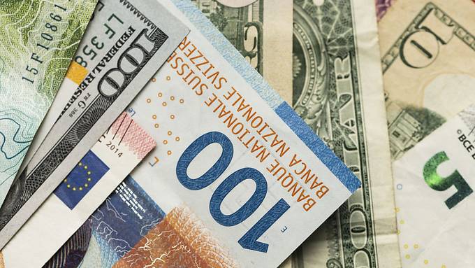 Franken-Schwäche hält an – Euro und Dollar nehmen nächste Marken