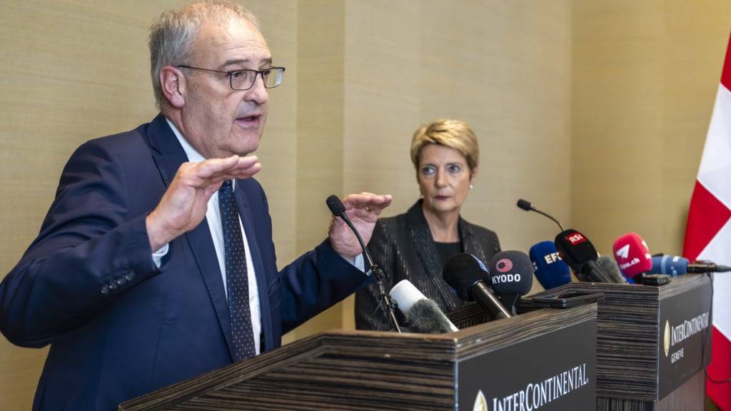 Bundespräsidentin Karin Keller-Sutter und Vizepräsident Guy Parmelin sind für Zoll-Verhandlungen nach Washington gereist. (Archivbild)