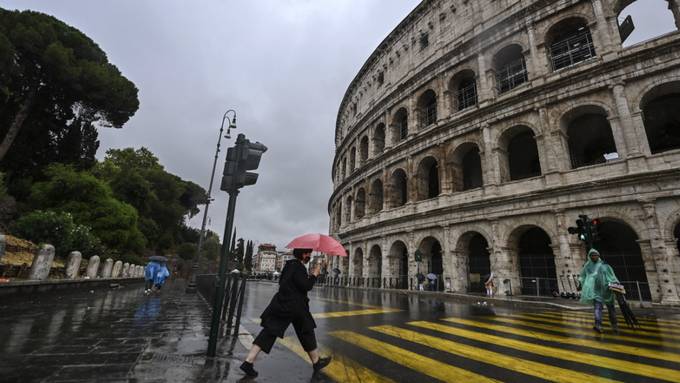S&P hebt Rating-Ausblick für Italien auf «stabil»