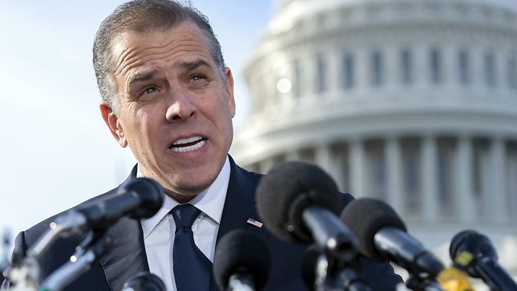 ARCHIV - Hunter Biden, Sohn von US-Präsident Biden, spricht mit Journalisten vor dem US-Kapitol. Foto: Jose Luis Magana/AP/dpa