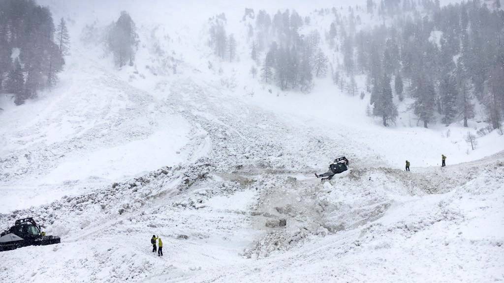 Nach dem Lawinenunglück im Wallis wurde am Dienstag ein drittes Todesopfer aus den Schneemassen geborgen. (Archivbild)
