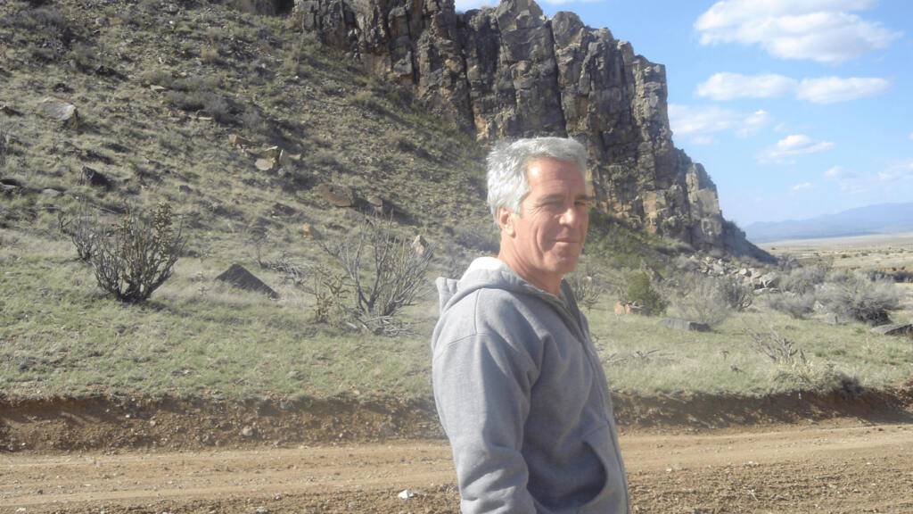 HANDOUT - Dieses undatierte, vom US-Justizministerium via AP veröffentlichte Foto zeigt Jeffrey Epstein. Foto: Uncredited/U.S. Department of Justice/AP/dpa - ACHTUNG: Nur zur redaktionellen Verwendung im Zusammenhang mit der aktuellen Berichterstattung und nur mit vollständiger Nennung des vorstehenden Credits, Keine Verwendung nach dem 03.01.2026!