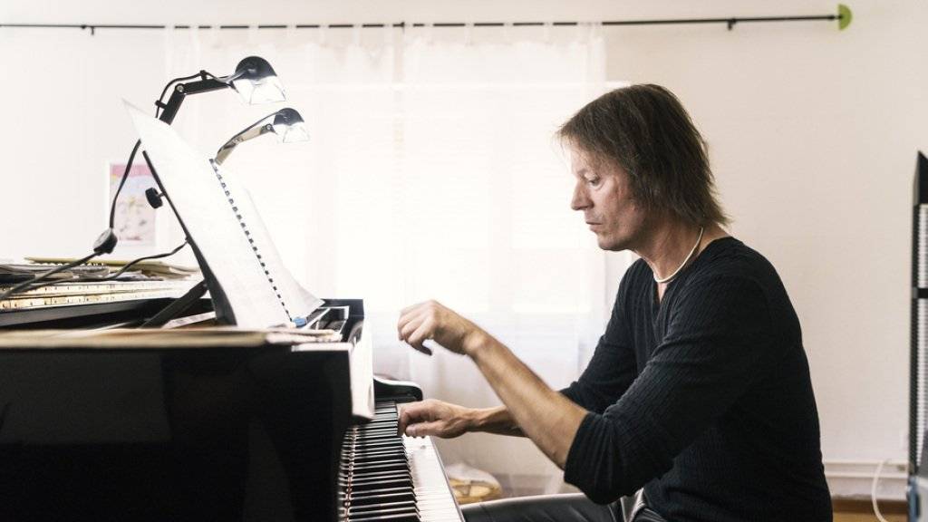 Der in Kilchberg ZH lebende Musiker Dominik Blum spielt lieber als dass er komponiert. Zurzeit steht er voll auf Mozart.