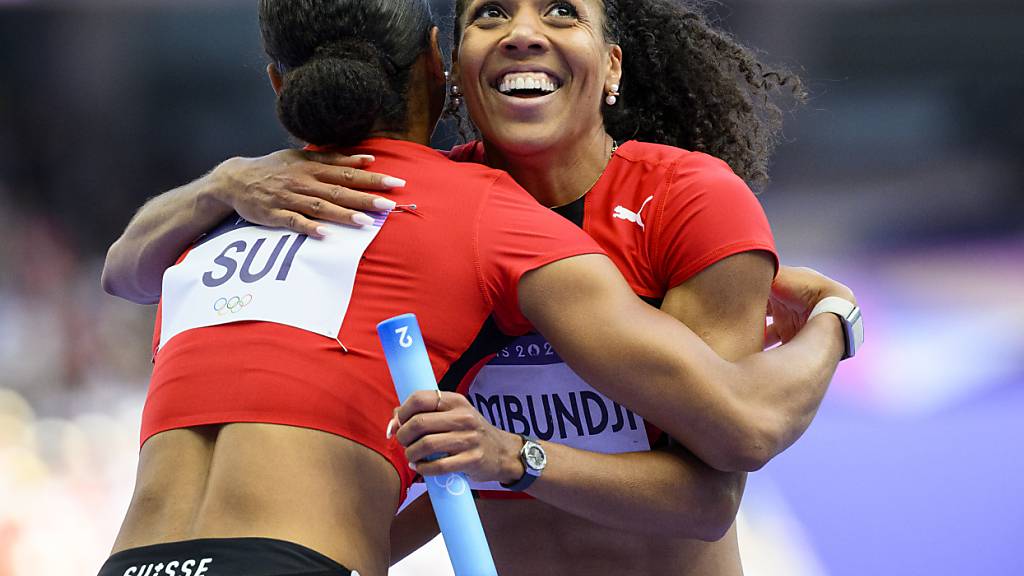 Die Freude bei Salomé Kora und Mujinga Kambundji ist gross nach dem Finaleinzug mit der Sprintstaffel