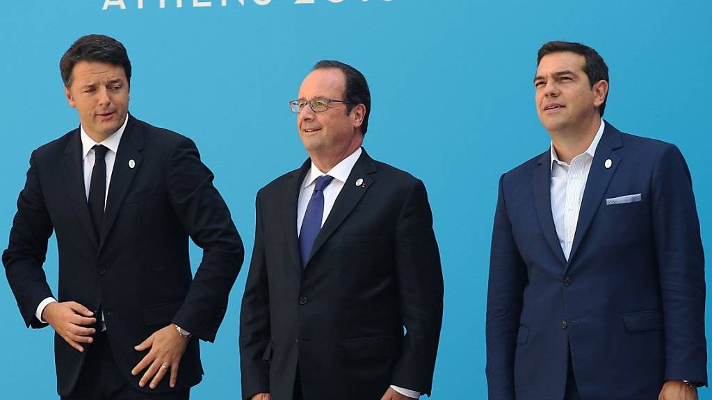 Die Spitzen der EU-Länder des Südens haben sich in Athen getroffen. Im Bild der italienische Premierminister Matteo Renzi, der französische Präsident François Hollande und Gastgeber Alexis Tsipras, Griechenlands Premierminister.
