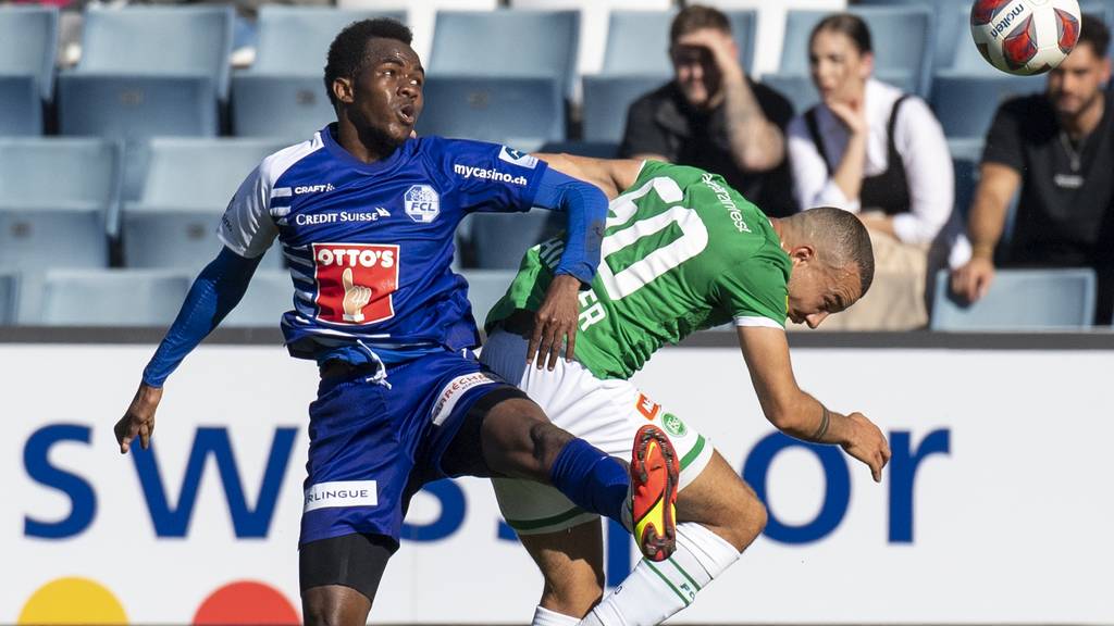 Luzerns Ibrahima Ndiaye kämpft um den Ball.