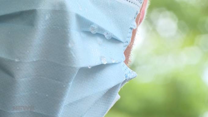 Sommerhitze und Maske vertragen sich schlecht: Schweissgebadeter Mundschutz schützt weniger