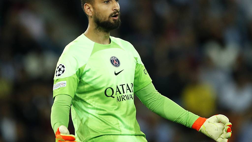 Der italienische Goalie von Paris Saint German, Gianluigi Donnarumma, wurde in seiner Wohnung überfallen.  (Archivbild)