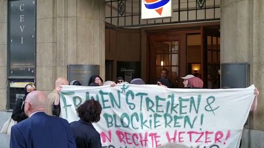 Frauenstreik gegen Andreas Glarner