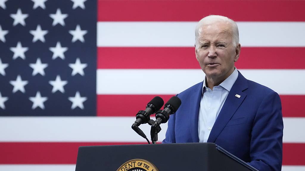 US-Präsident Joe Biden spricht bei Arcosa Wind Towers. Foto: Alex Brandon/AP/dpa