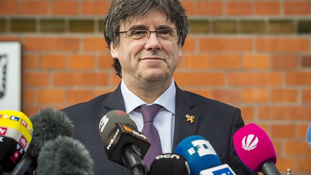Der katalanische Separatisten-Führer Carles Puigdemont darf sein EU-Mandat nicht antreten, weil er als Europaabgeordneter in Madrid nicht auf die Verfassung geschworen hat. Das EU-Gericht wies seinen Eilantrag gegen das Vorgehen der spanischen Behörden ab. (Archivbild)