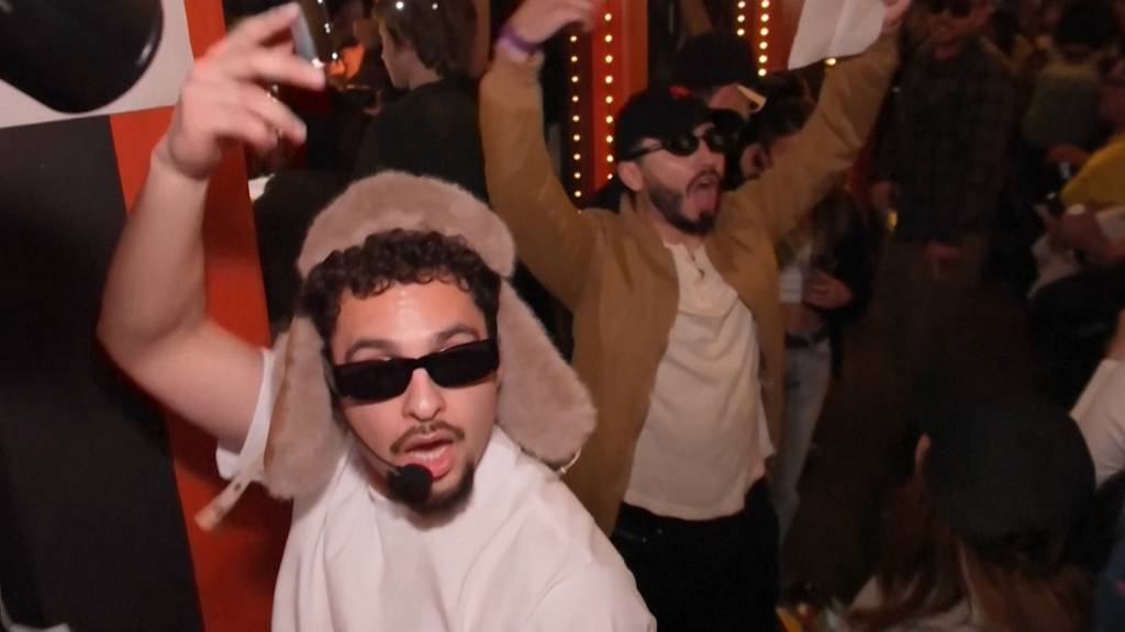 Bad-Bunny-Doubles stimmen sich in San Francisco auf Super-Bowl-Halbzeitshow ein