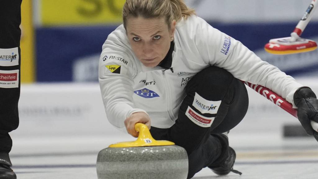 Skip Silvana Tirinzoni gibt im WM-Final gegen Kanada einen Stein ab