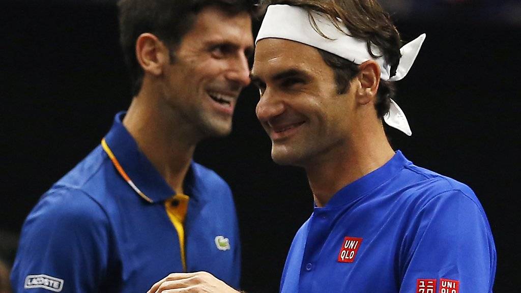 Beim Laver Cup kurzzeitig Teamkollegen, nun wieder Konkurrenten: Novak Djokovic (li.) und Roger Federer. Wer lacht auch am Schluss des Australian Open noch?