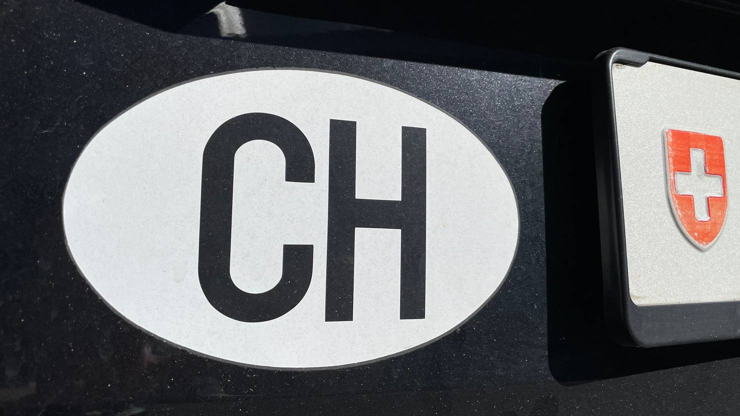 Wann brauchts am Auto einen CH-Kleber? | ArgoviaToday