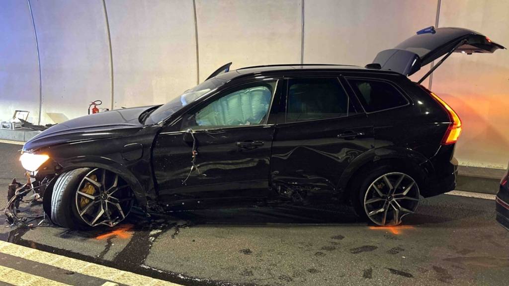 Wegen einer Kollision zweier Autos im San-Bernardino-Tunnel war der Tunnel rund drei Stunden gesperrt.