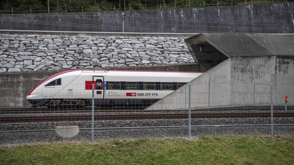 231117 Gotthard Personenzug 