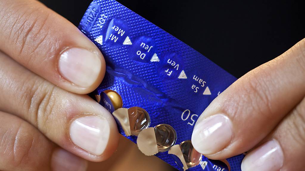 Frauen in der Schweiz greifen bei der Verhütung seltener zur Pille als Anfang der 1990er Jahre. (Symbolbild)