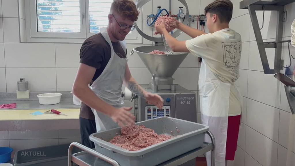 Rekord: Aargauer Metzgerei macht eine 50 Meter-Wurst