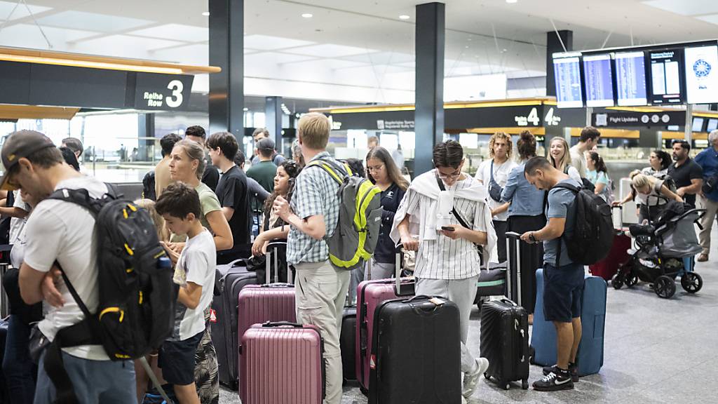 Corona ist vergessen: Rund 90'000 Passagiere, mehr als vor der Pandemie, sind am Freitag vom Flughafen Zürich-Kloten abgeflogen. (Archivbild)