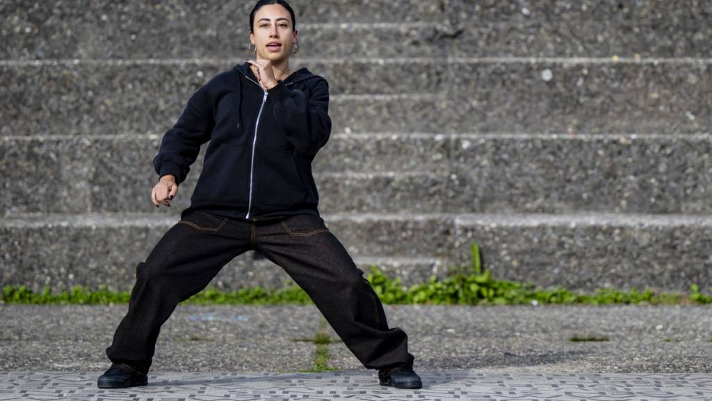 Sheila Silva tanzt seit ihren Kindertagen New Style Hip-Hop, House, Dancehall und Afrobeat - Stile, die ihren Tanz prägen. Am (heutigen) Samstag vertritt sie als erste Frau die Schweiz am Weltfinale im Street Dance in Los Angeles.