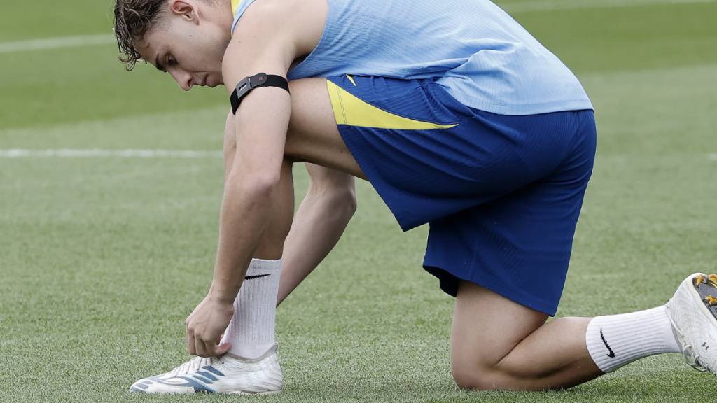 Kann seine Fussballschuhe für geraume Zeit nicht mehr schnüren: Spaniens Fermin Lopez erlitt einen Fussbruch
