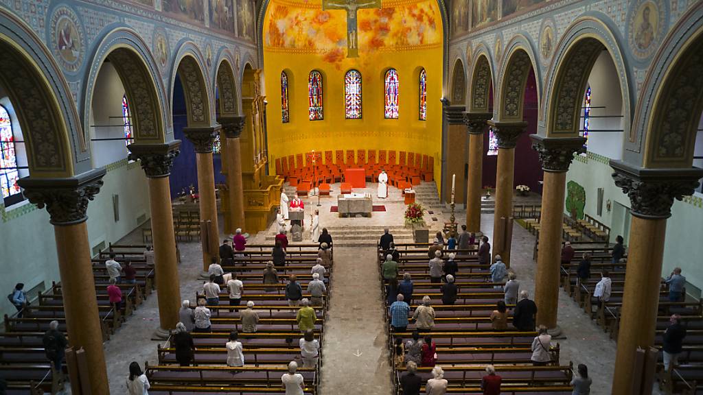 Die Westschweizer Anhörungskommission für Opfer von sexuellem Missbrauch in der katholischen Kirche (Cecar) kritisiert die Untersuchung der Kirche zu Missbrauchsfällen. Es sei ein Fehler gewesen, sie dem Bischof von Chur anzuvertrauen, so die Cecar-Präsidentin. (Symbolbild)