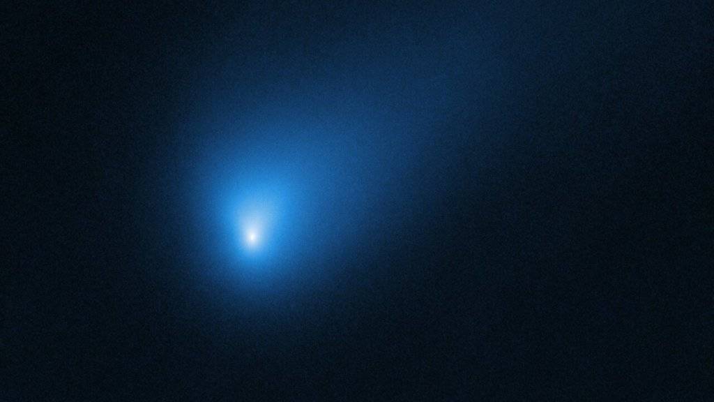 Als das Hubble-Weltraumteleskop am 12. Oktober diese Aufnahme schoss, war der interstellare Komet 2I/Borisov etwa 420 Millionen Kilometer von der Erde entfernt.
