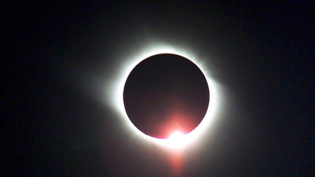 Die Satelliten sollen Aufschluss über die Sonnenkorona geben, die Atmosphäre um die Sonne herum. Diese wird wegen des hellen und blendenden Lichts der Sonne nur bei einer totalen Sonnenfinsternis sichtbar. (Archivbild)