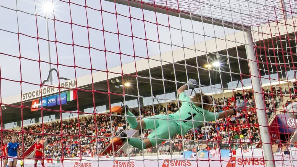 Die Stockhorn Arena in Thun ist 2025 Schauplatz von Spielen der Frauen-Europameisterschaft. (Archivbild)