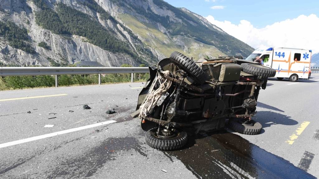 Bei einem Verkehrsunfall in Domat/Ems kam am Samstag ein Motorradfahrer ums Leben.