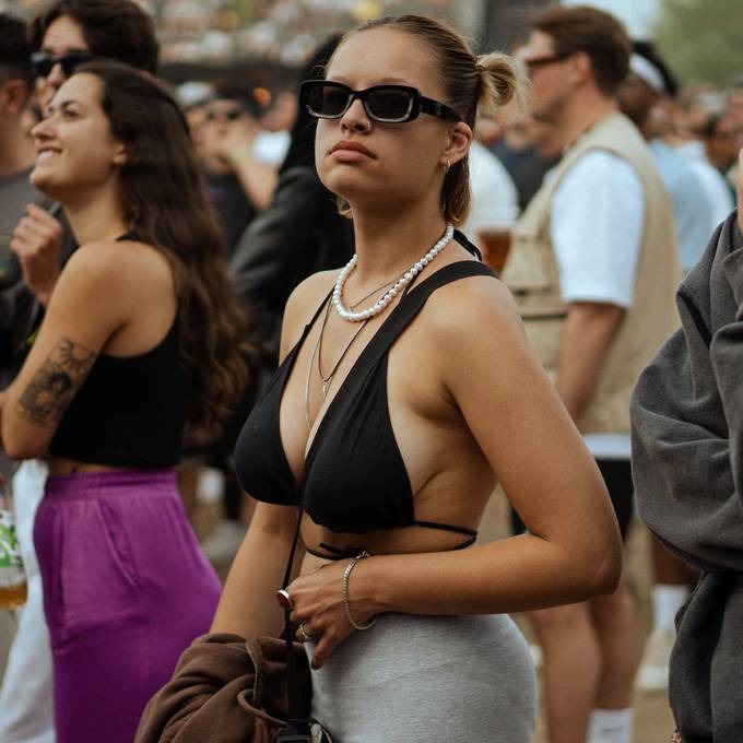 Nackte Haut und heisse Beats: Der zweite Festivaltag in Bildern