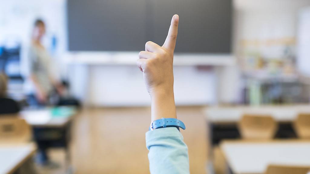 Das Stadtzürcher Parlament debattierte am Mittwoch über einen späteren Schulbeginn in der Sekundarschule. Gleich zwei Initiativen gingen zum Thema ein. (Symbolbild)